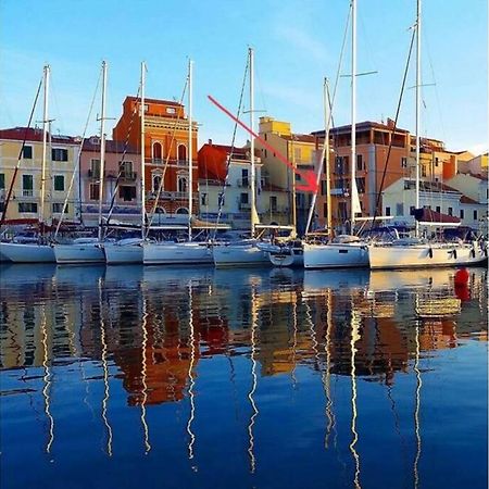 Maison Sur L'Ancien Port, La Maddalena Ла-Маддалена Екстер'єр фото