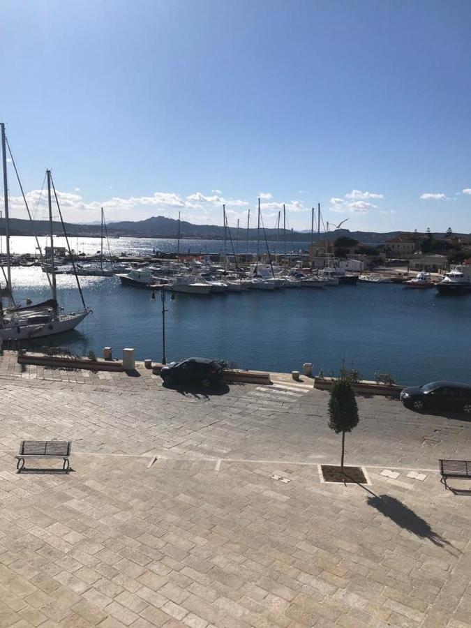 Maison Sur L'Ancien Port, La Maddalena Ла-Маддалена Екстер'єр фото